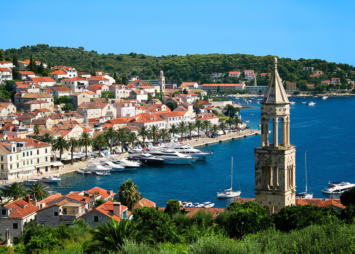 Objevte krásy ostrova Hvar: Turistické tipy a nejlepší pláže pro nezapomenutelnou dovolenou v Chorvatsku